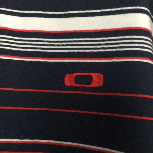 Oakley golf shirt 🏌️ ⛳️ - Picture 2 of 4